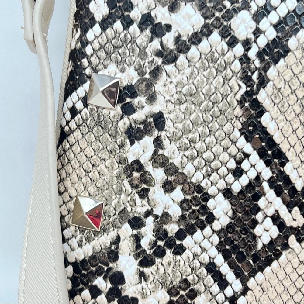 ❤️WHBM NWT Python Print Computer Bag. - Picture 15 of 15